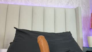 Yessica_Navarro about 3 minutes into her 26 Oct show
